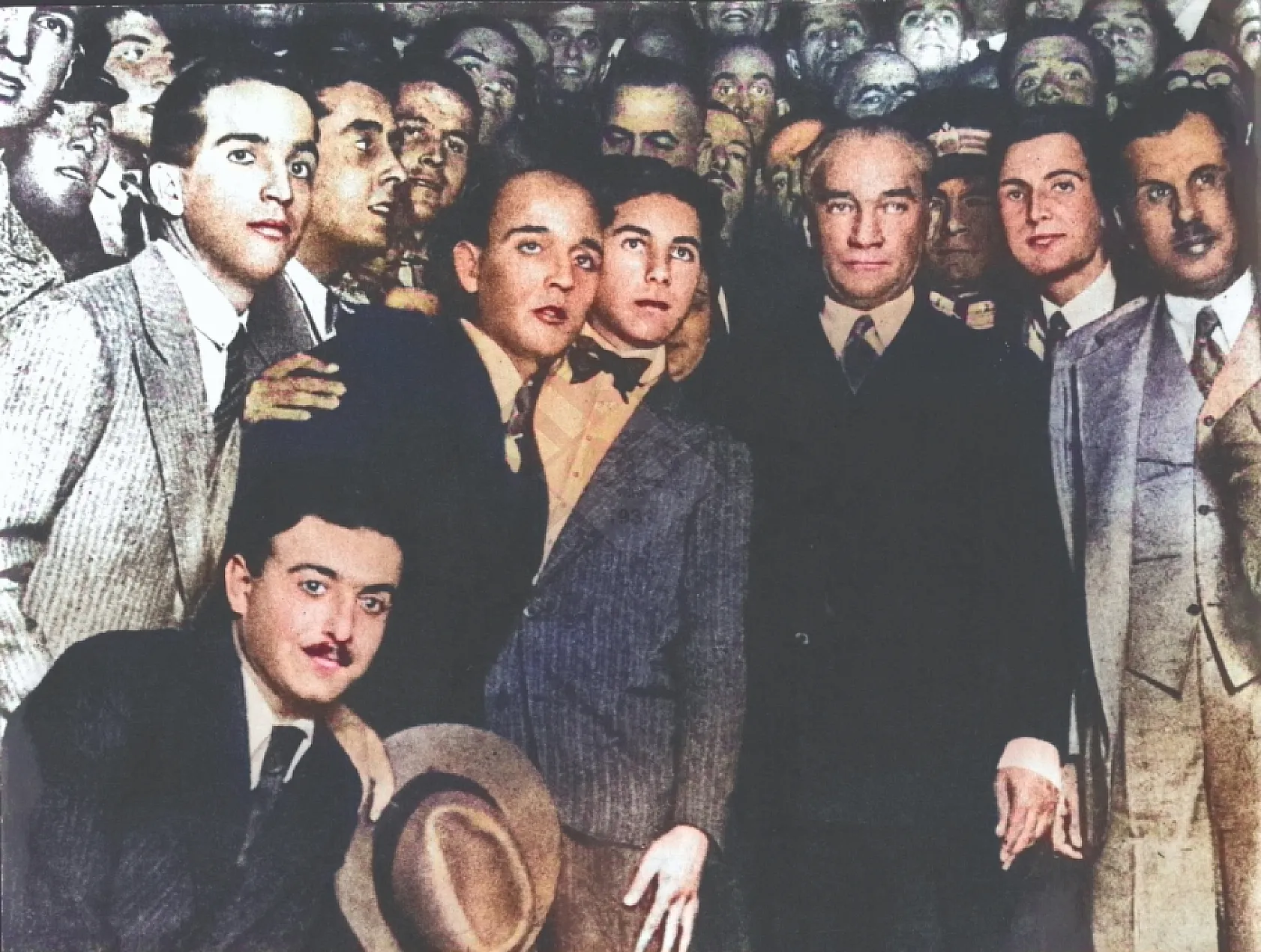 Atatürk'ün Fotoğraflarını Renklendirdik