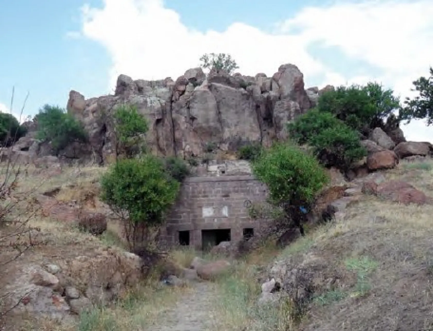 Afyon'un Tarihe Tanık Sığınakları