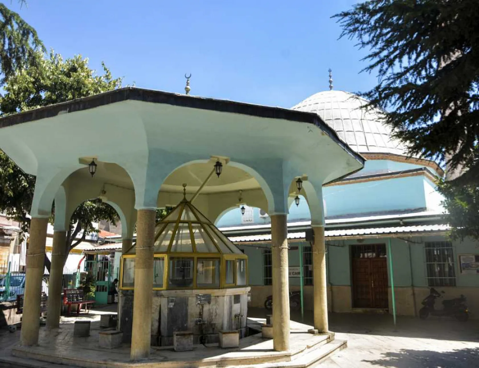 Afyon'un Zamana Meydan Okuyan Cami'leri