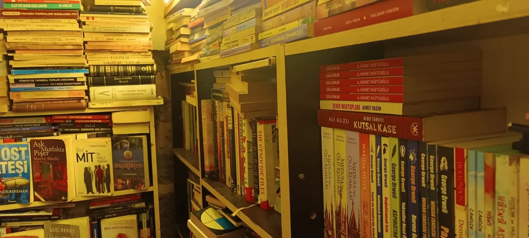 Afyon'un Gözde Sahafı, Kitap Tutkusunu Yorumladı: İnsanlık Bitmeden Kitap Bitmez