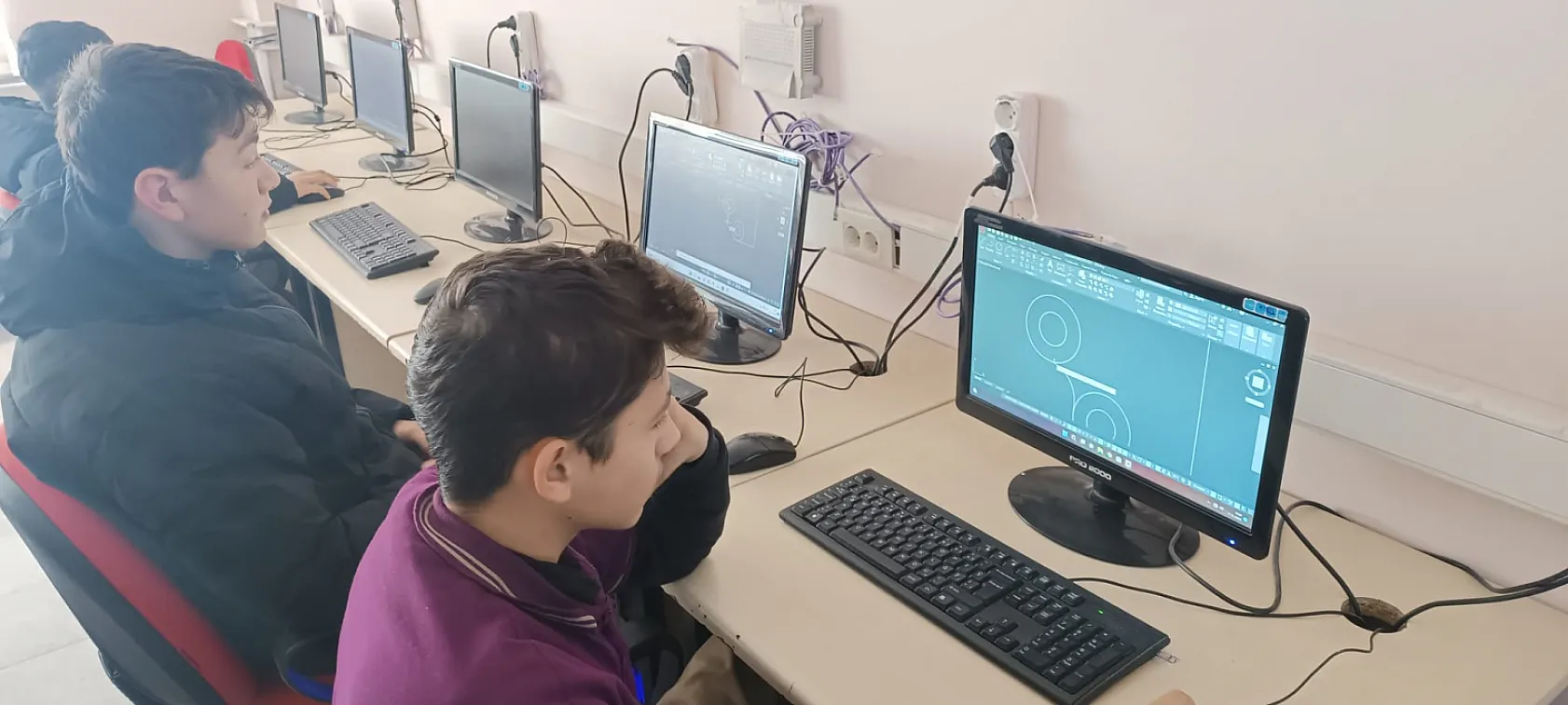 Meslek Lisesi Öğrencileri, 3 Yılda 6 Şehitliğe Gönülleri İle Dokundular