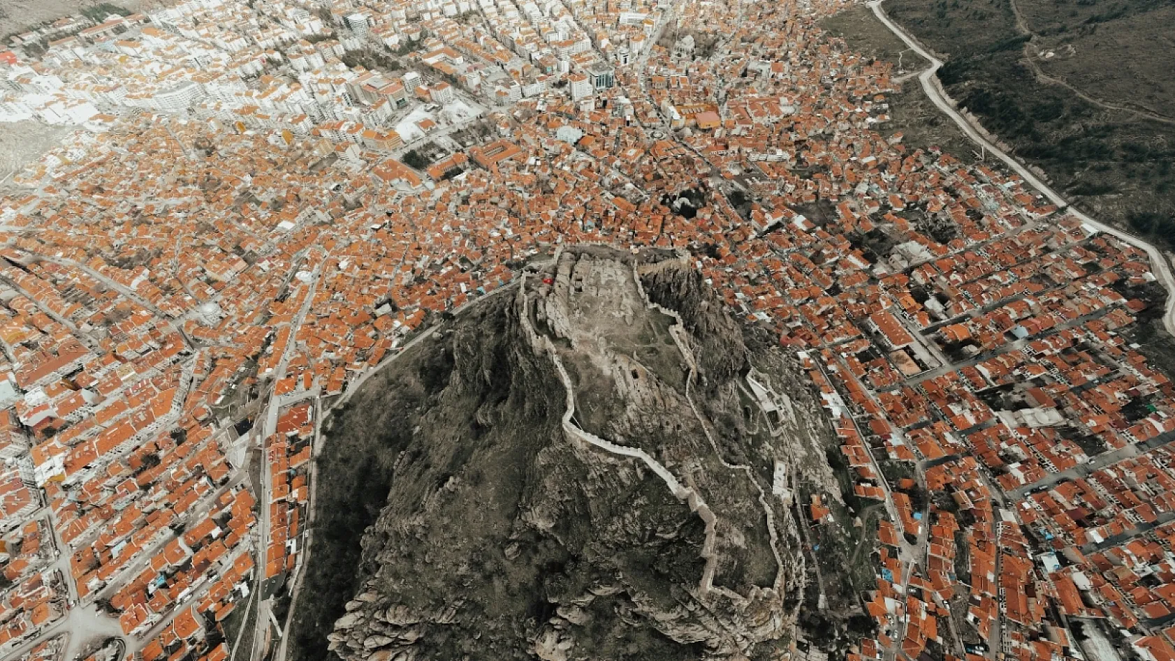 Afyon'da Evin Çatısına Taşınan Türbe Kimin?