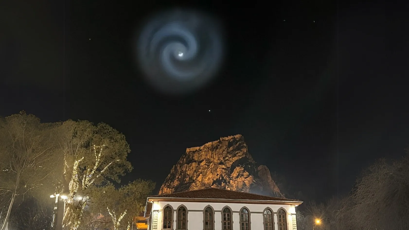 Dün Gece Gökyüzünde Görülen Olay Neydi?