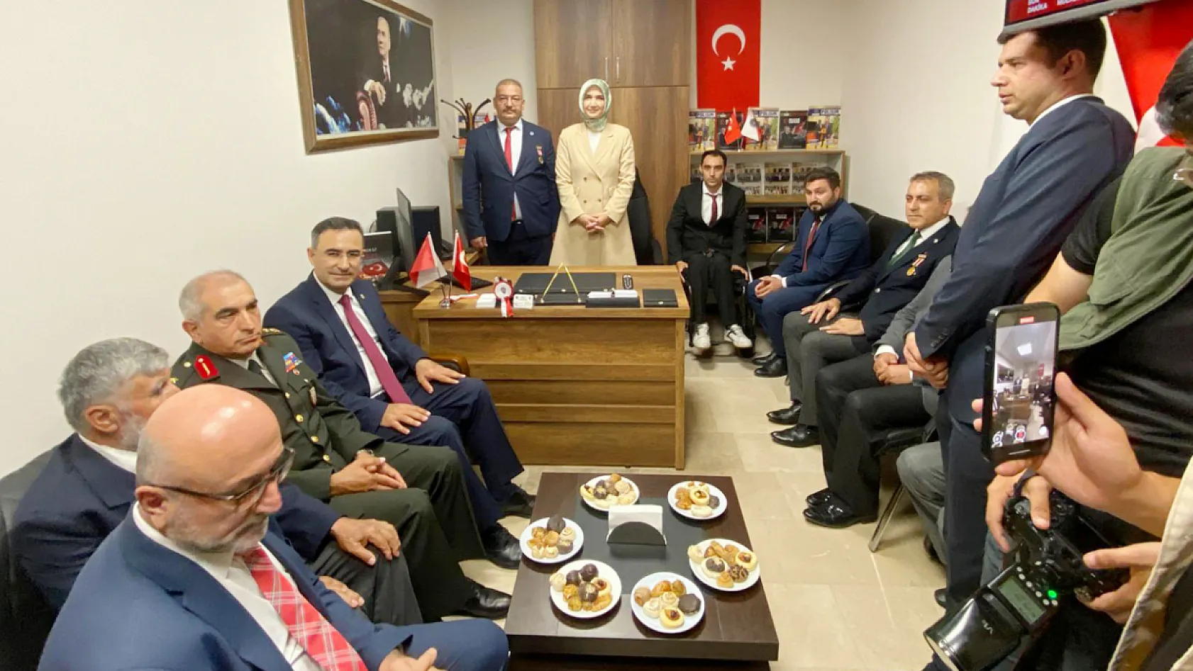 Afyon İl Protokolü'nden EMŞAV'a Ziyaret: Vali Yiğitbaşı Önemli Bir Mesaj Verdi