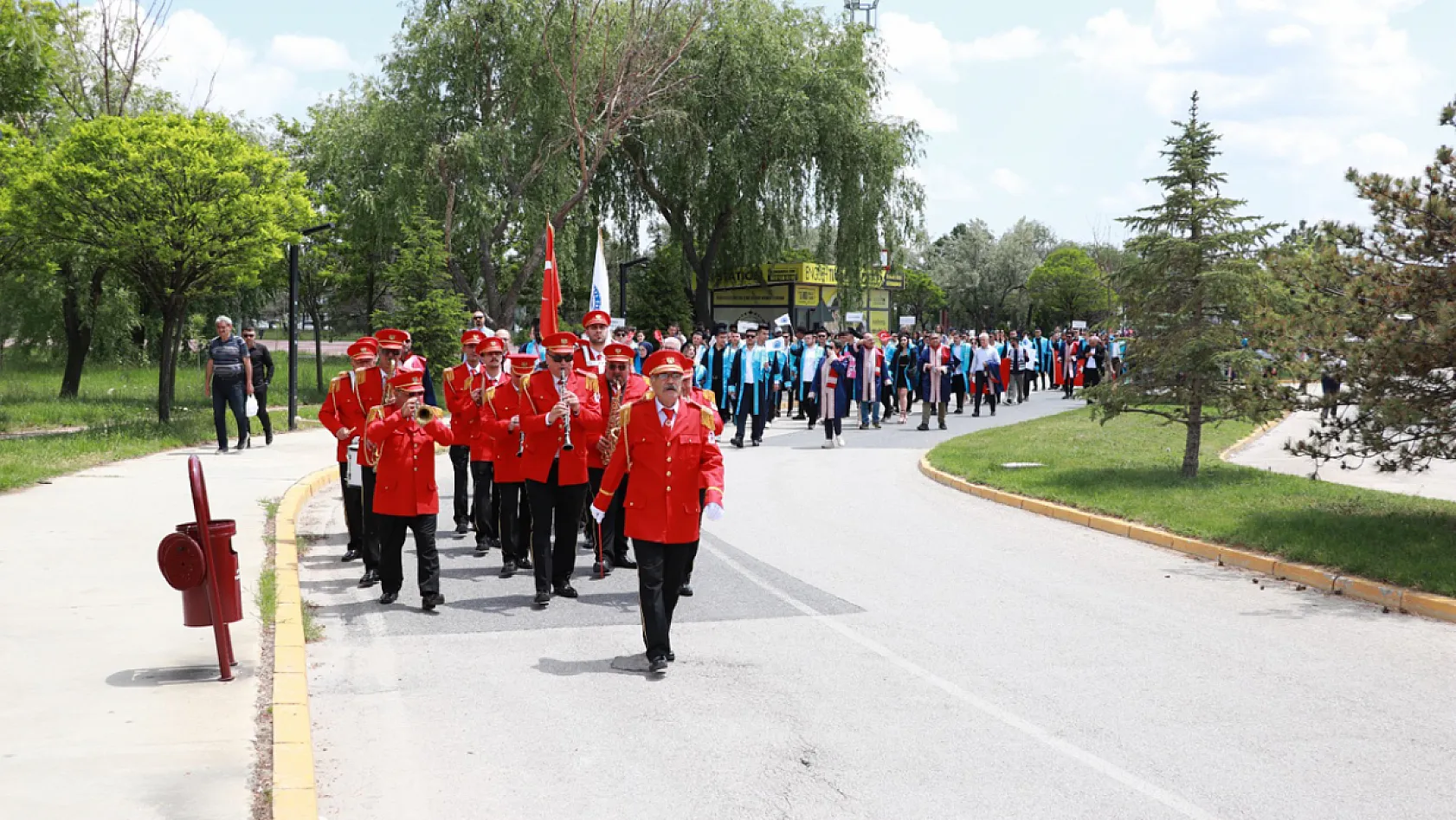 Afyon MYO'da 49'uncu Yıl Gururu, Mezuniyet Töreni İle Taçlandı