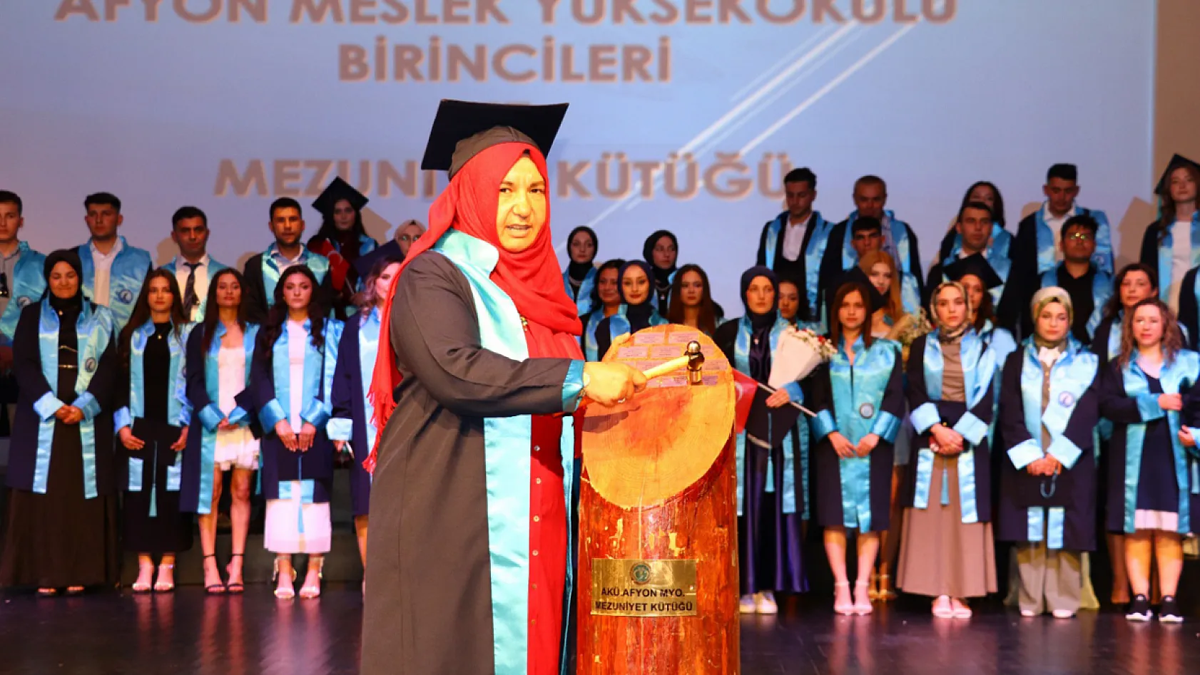 Afyon MYO'da 49'uncu Yıl Gururu, Mezuniyet Töreni İle Taçlandı