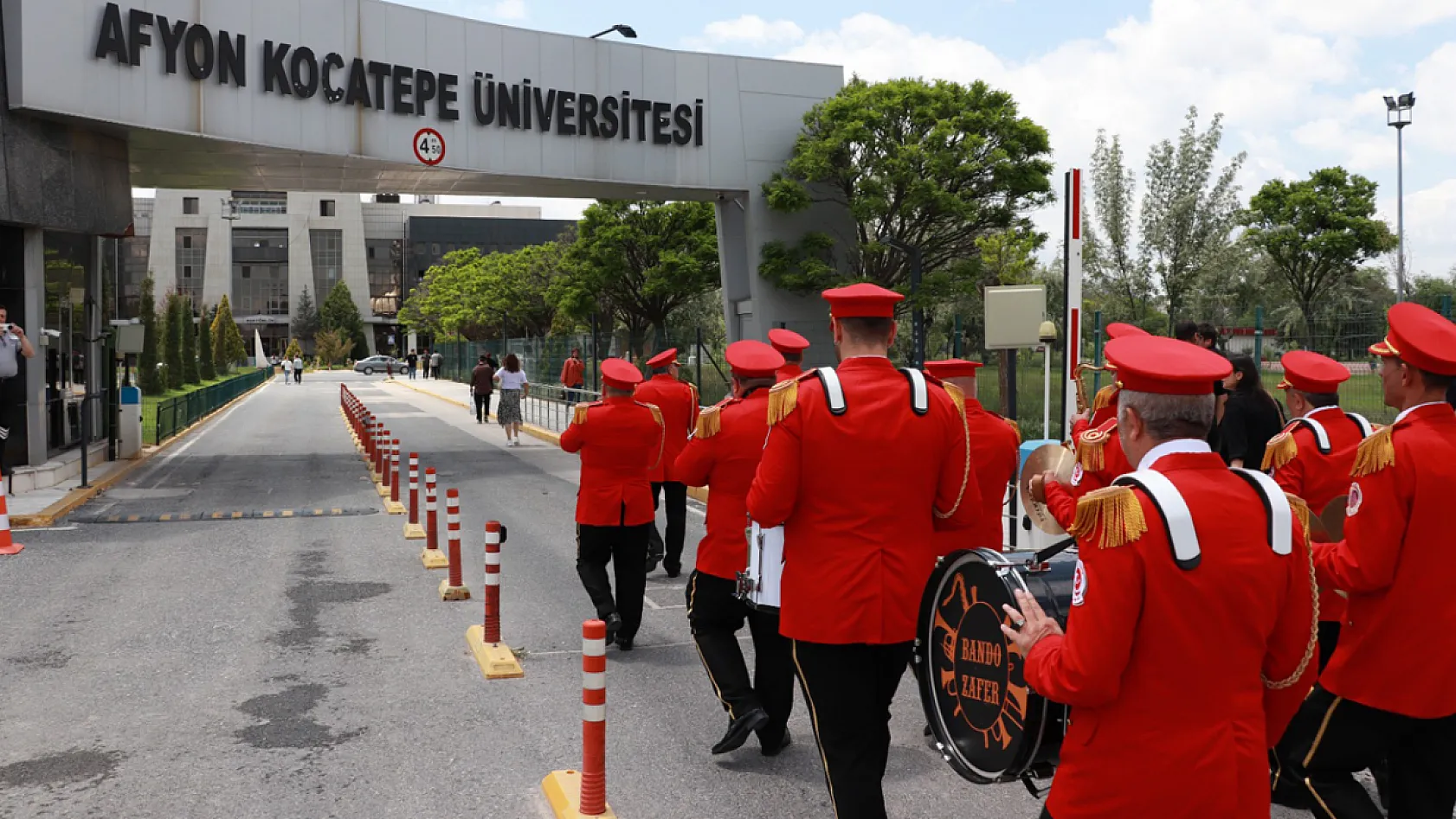 Afyon MYO'da 49'uncu Yıl Gururu, Mezuniyet Töreni İle Taçlandı