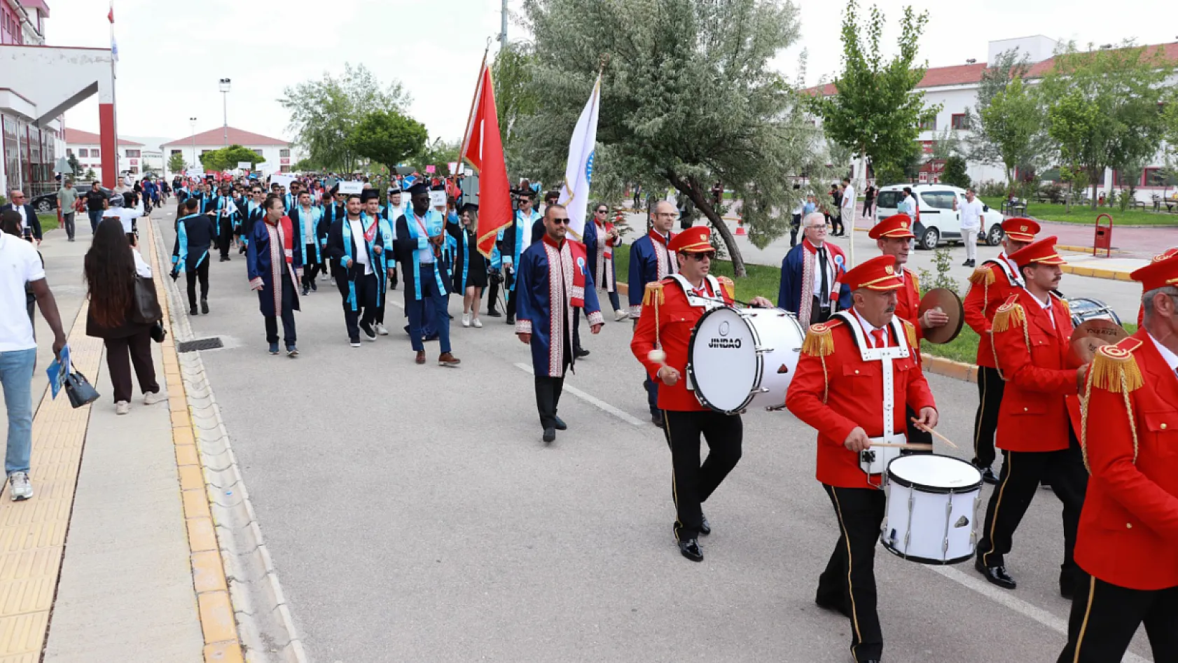 Afyon MYO'da 49'uncu Yıl Gururu, Mezuniyet Töreni İle Taçlandı