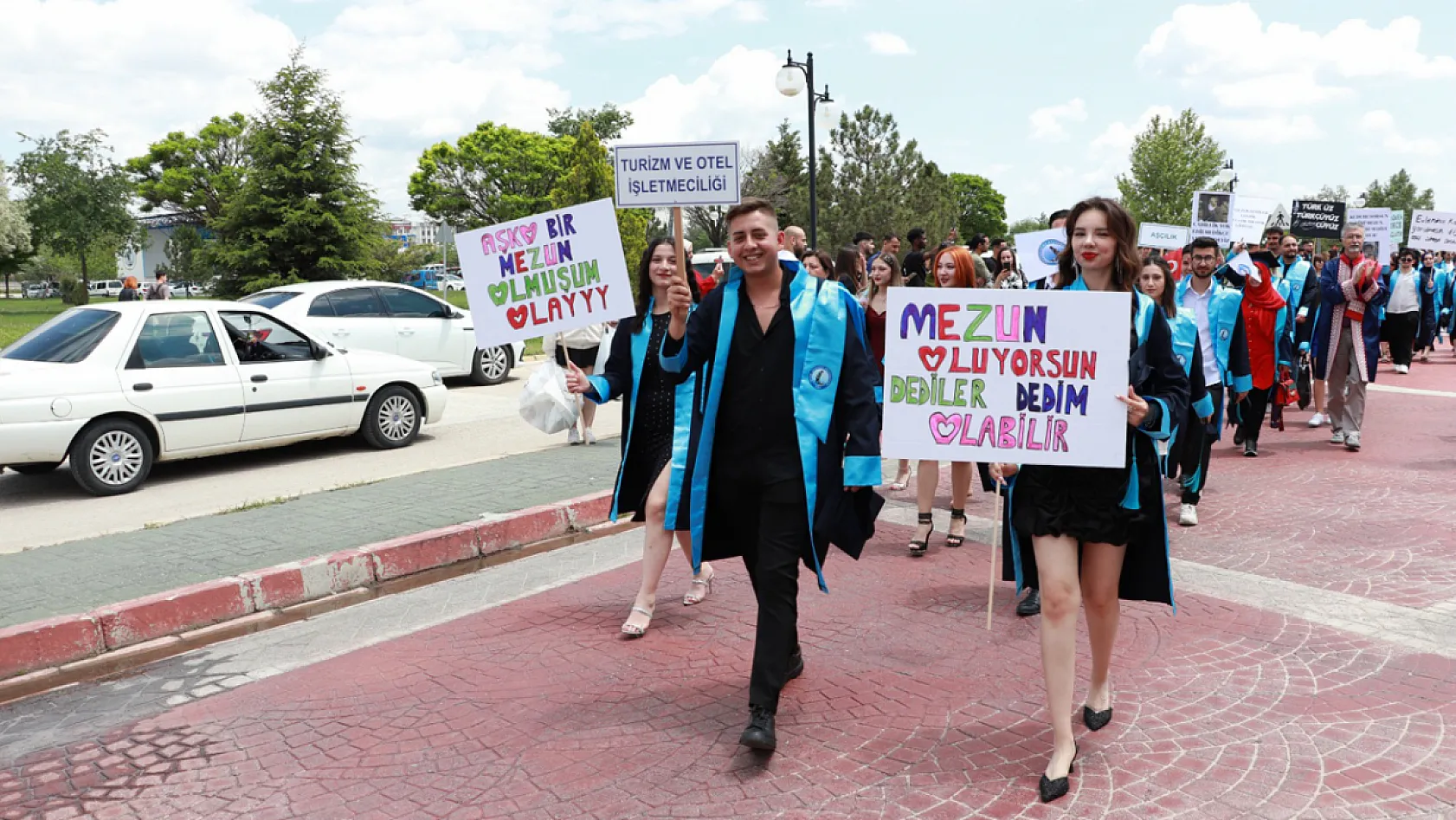 Afyon MYO'da 49'uncu Yıl Gururu, Mezuniyet Töreni İle Taçlandı