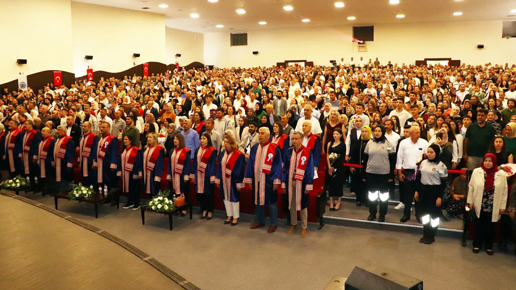 Afyon MYO'da 49'uncu Yıl Gururu, Mezuniyet Töreni İle Taçlandı