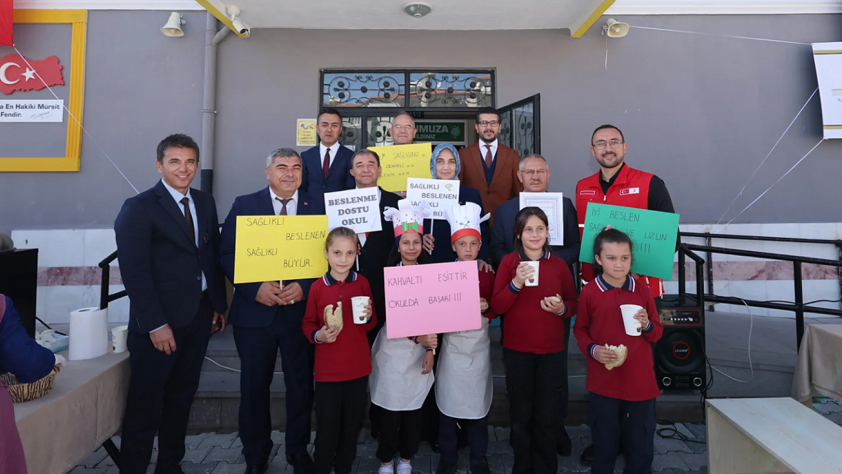 Afyon'da Yine Bir İlk… Öğrencilere Çorba İkram Ediliyor