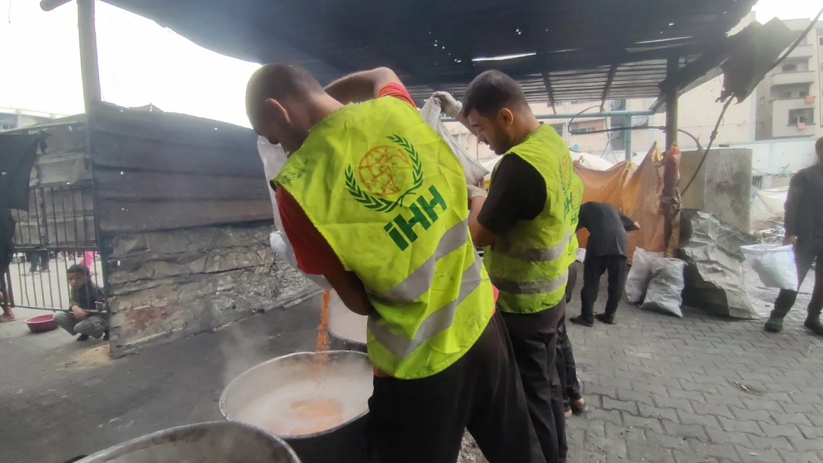 Gazze'deki Çocuklara Sıcak Yemek Afyon'dan Gitti