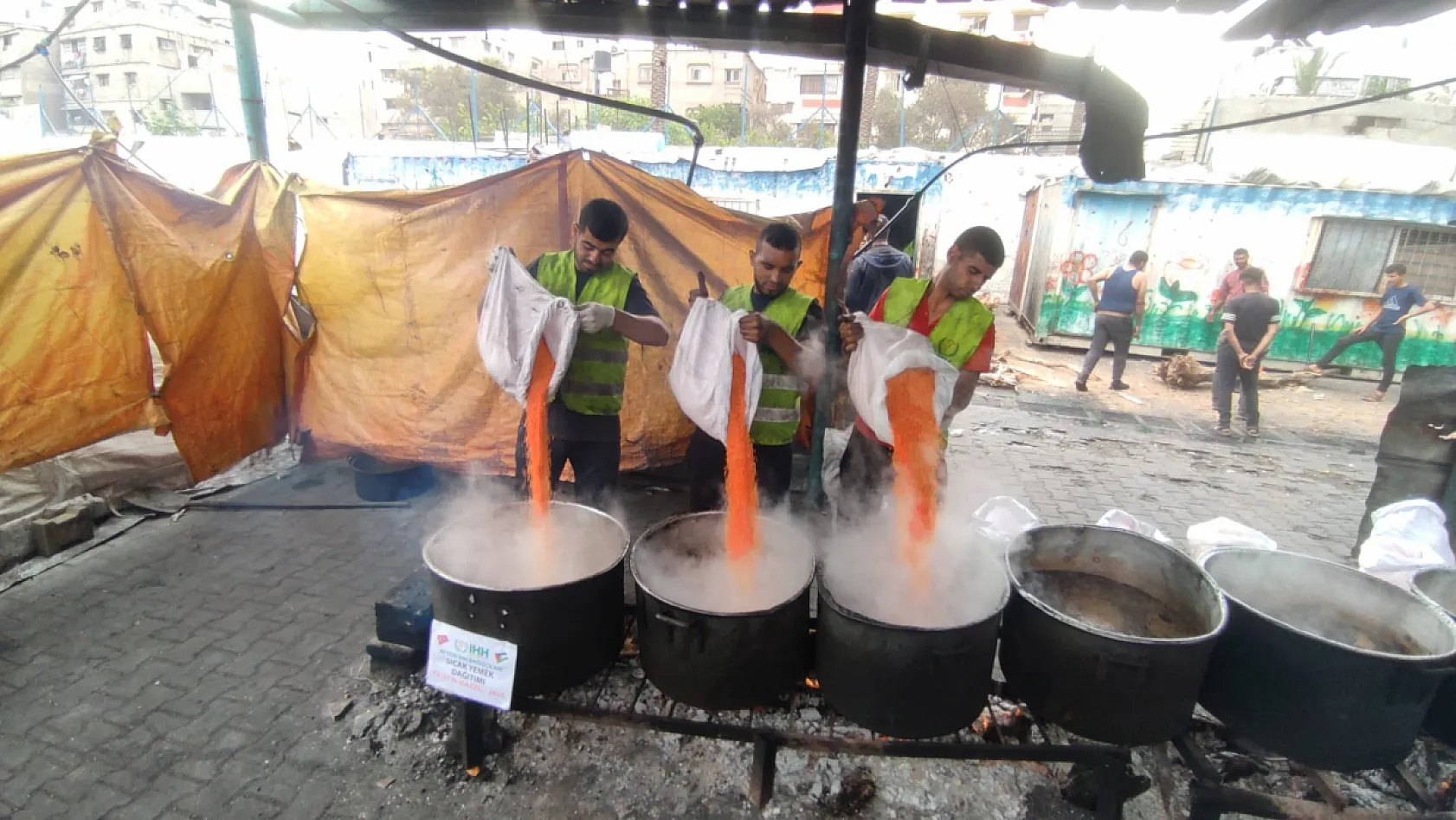 Gazze'deki Çocuklara Sıcak Yemek Afyon'dan Gitti