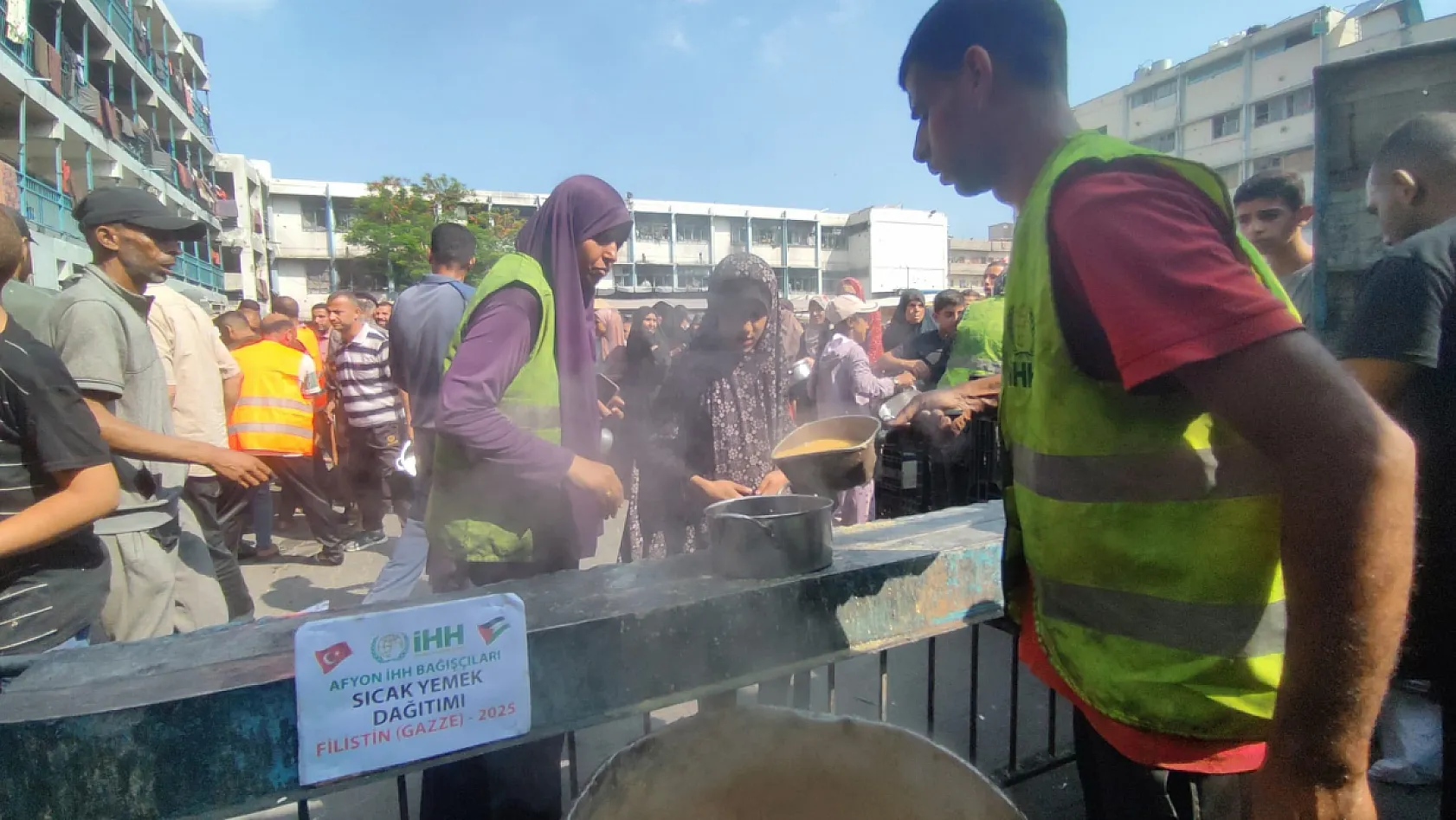 Gazze'deki Çocuklara Sıcak Yemek Afyon'dan Gitti