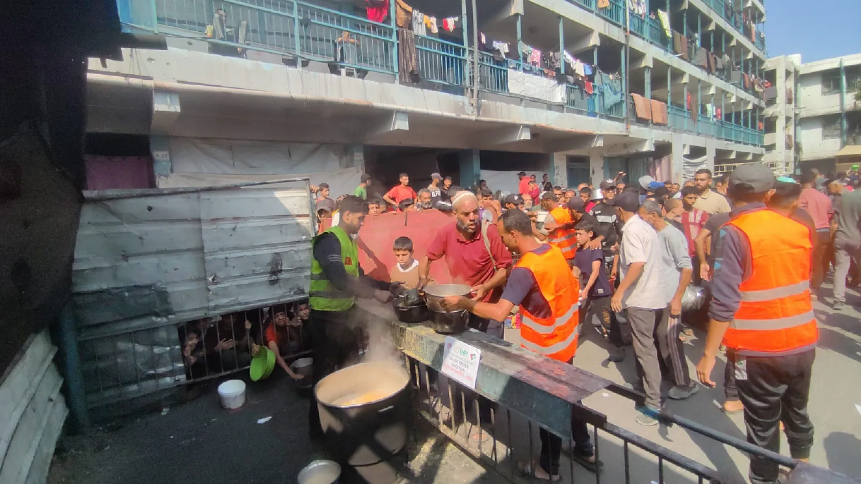 Gazze'deki Çocuklara Sıcak Yemek Afyon'dan Gitti