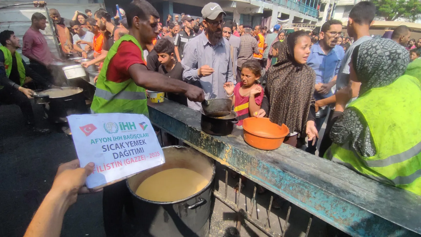 Gazze'deki Çocuklara Sıcak Yemek Afyon'dan Gitti