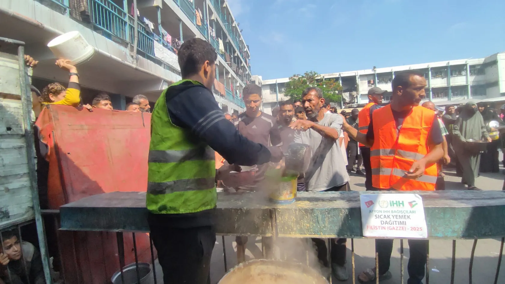 Gazze'deki Çocuklara Sıcak Yemek Afyon'dan Gitti