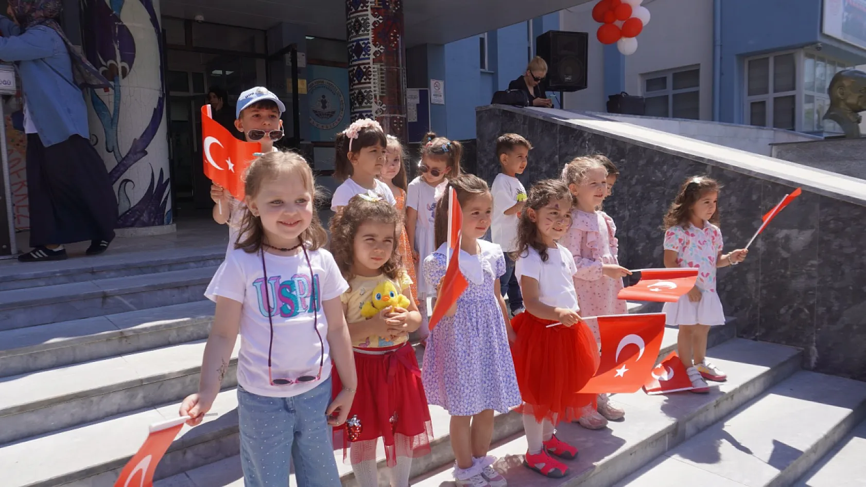 HEM'de Çocukların Gönlü Alındı, Üretenler İçin Vitrin Açıldı