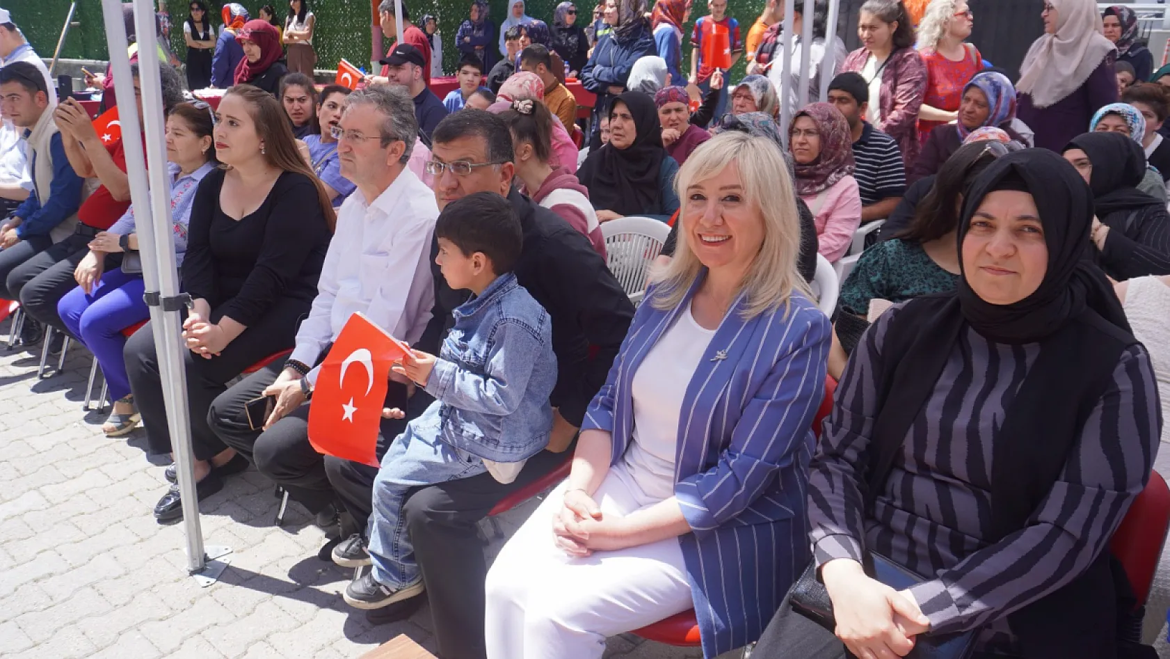 HEM'de Çocukların Gönlü Alındı, Üretenler İçin Vitrin Açıldı