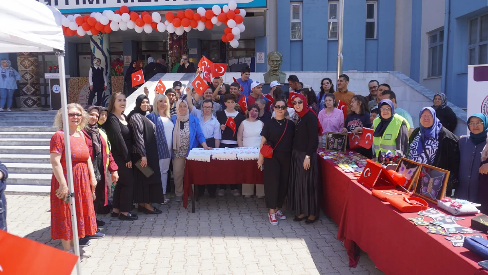 HEM'de Çocukların Gönlü Alındı, Üretenler İçin Vitrin Açıldı
