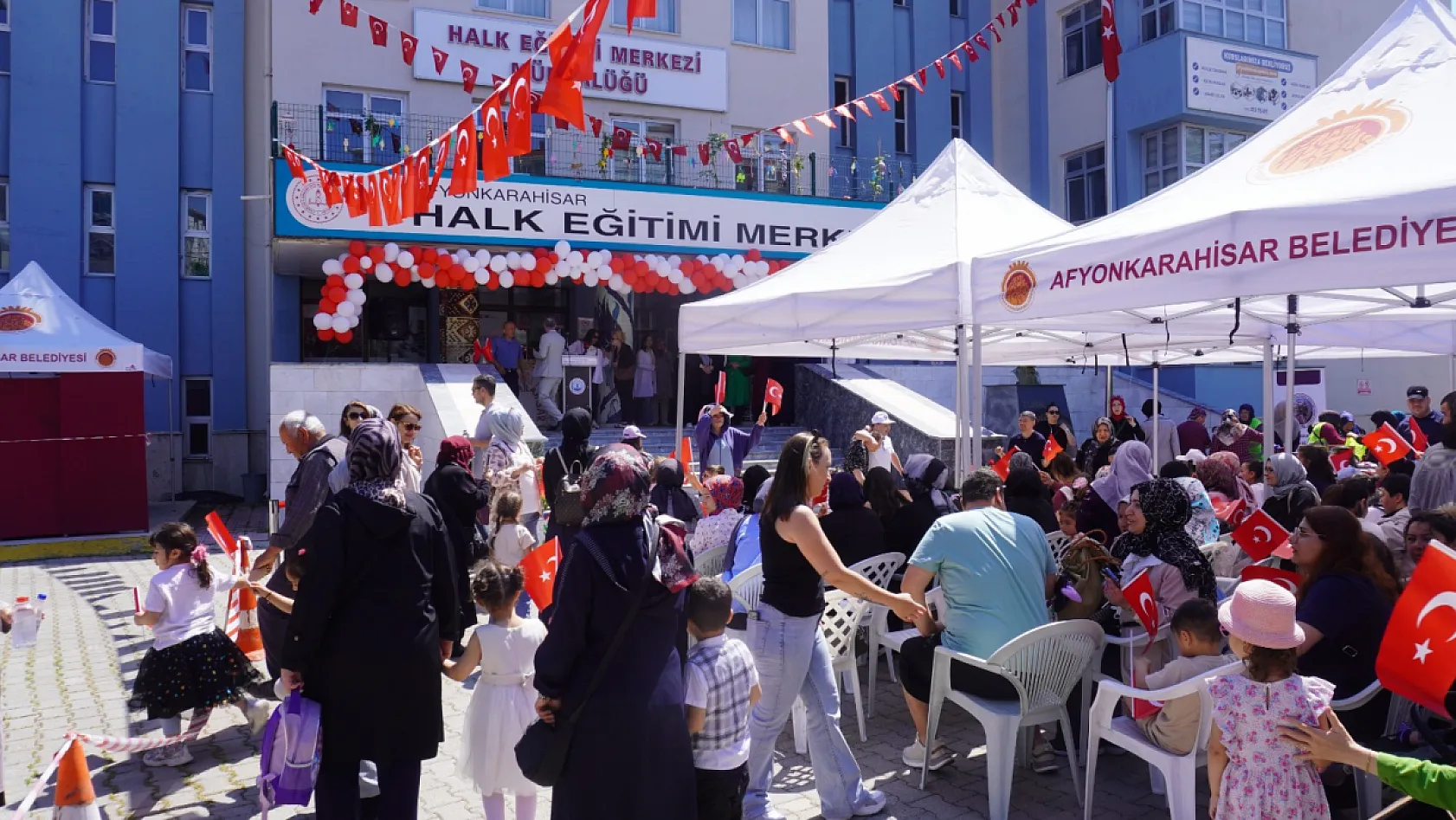 HEM'de Çocukların Gönlü Alındı, Üretenler İçin Vitrin Açıldı