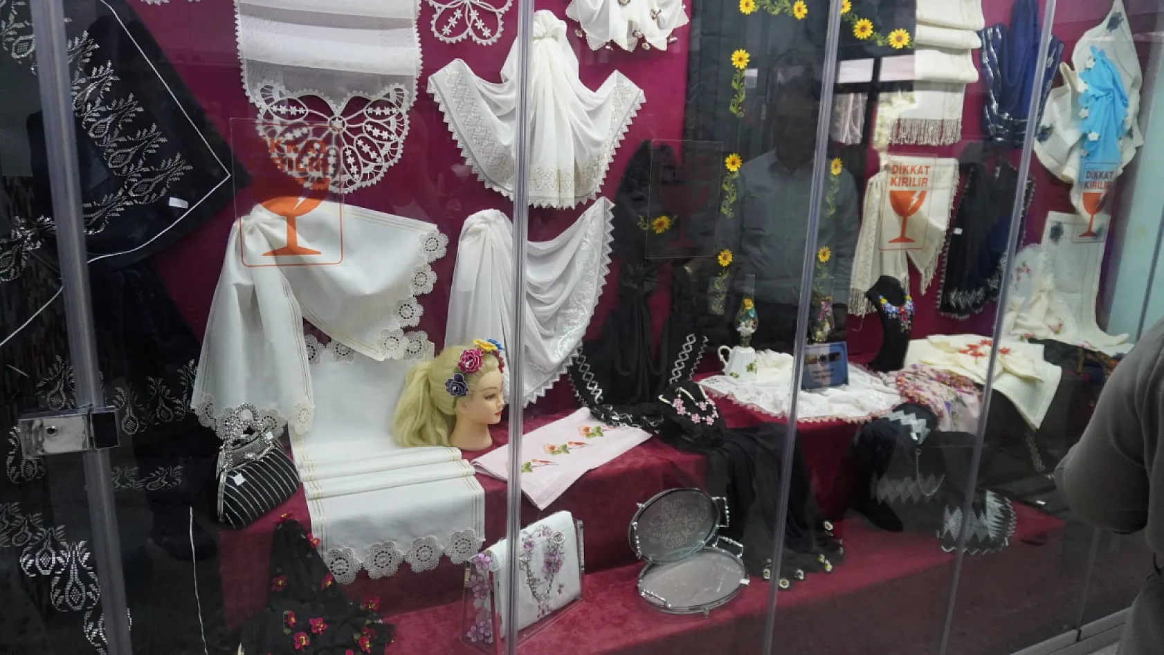 HEM'de Çocukların Gönlü Alındı, Üretenler İçin Vitrin Açıldı