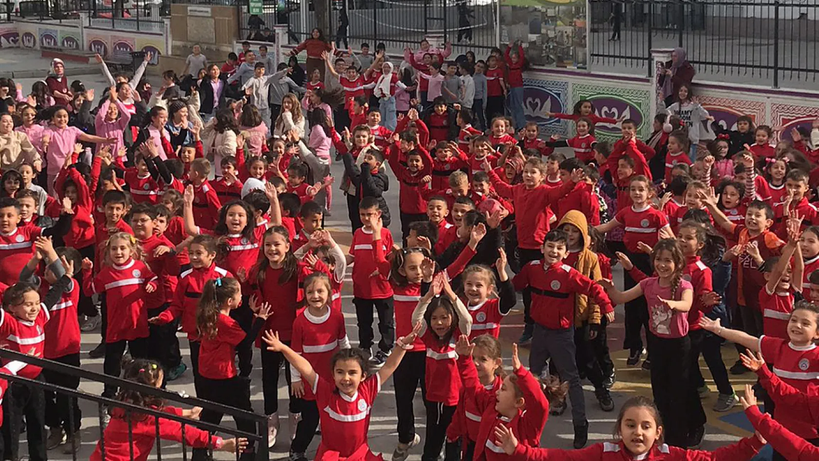 Hoca Ahmet Yesevi İlkokulu'nda Sağlıklı Gelecek Eğitimi