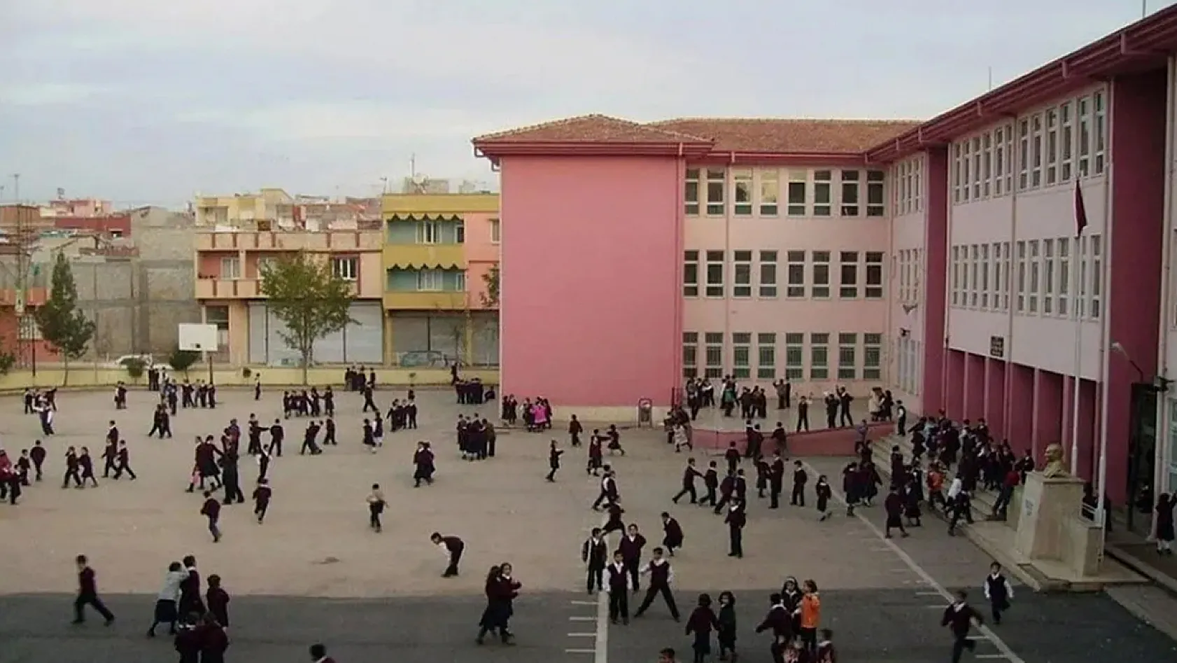 Okullar Ne Zaman Kapanacak? Yaz Tatili Öne Mi Çekildi?