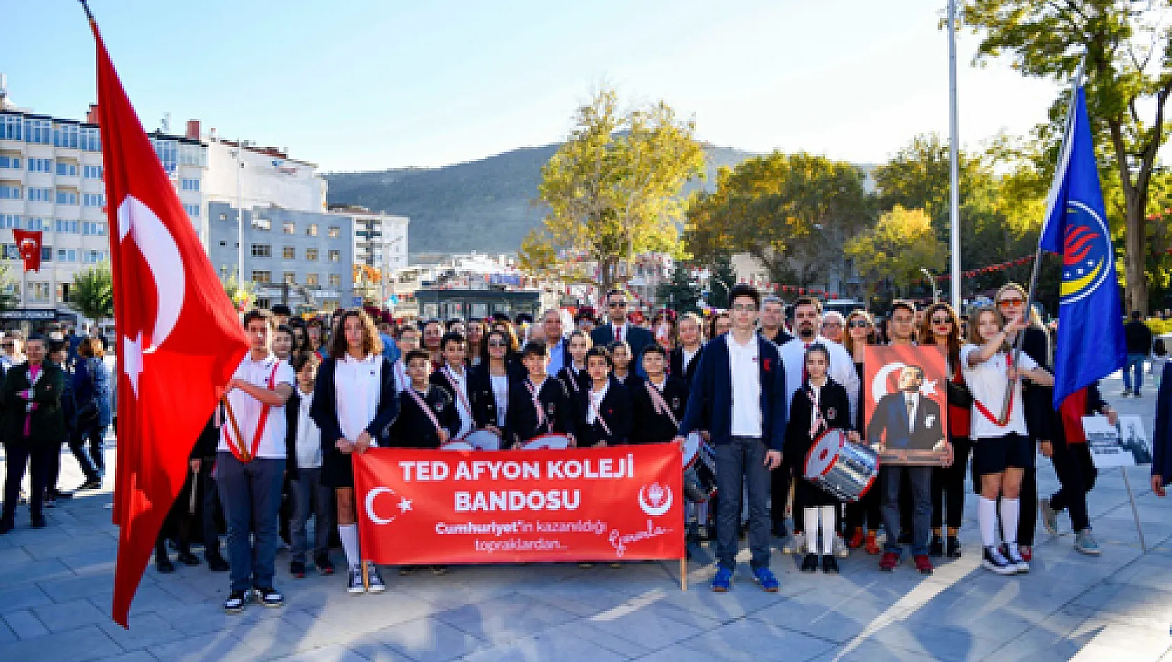 Alkışlar Afyon TED Koleji Bandosu'na