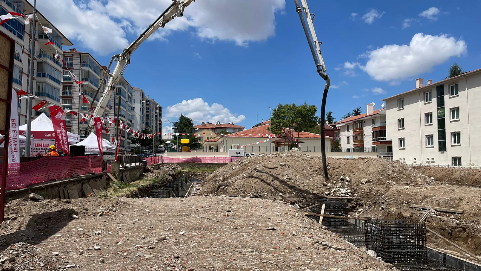 Belediye'nin Temel Atma Töreninde Taytak'a Teşekkür