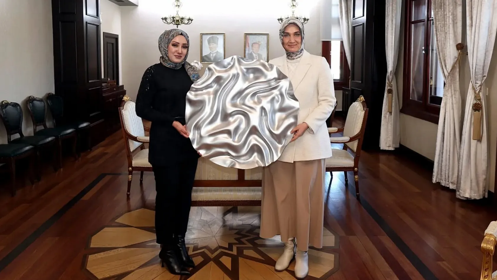 Devlet Ana, Depremzede Ressamı Ağırladı