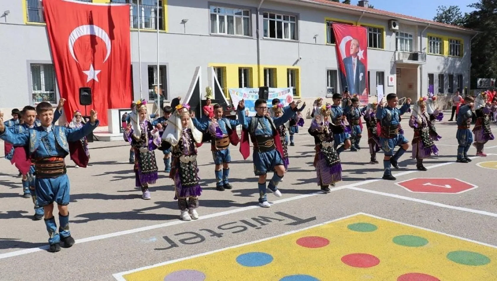 Yeni Eğitim-Öğretim Yılı, 19 Yeni Okulla Başladı