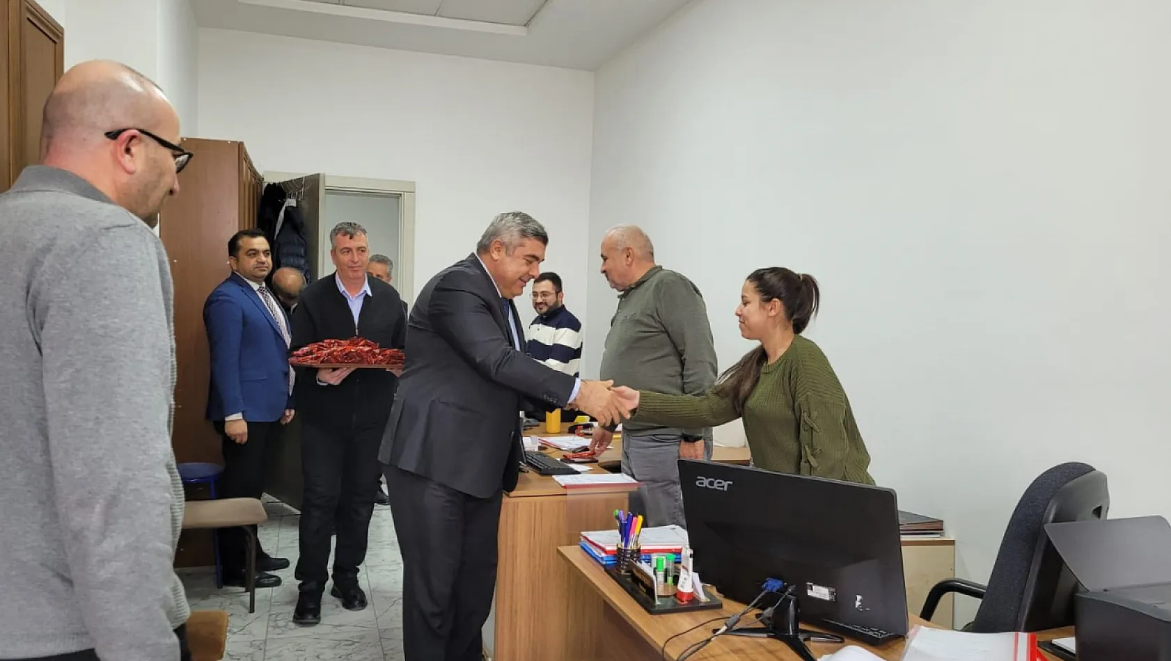 İl Müdürü Sünnetci Personelini Unutmadı!