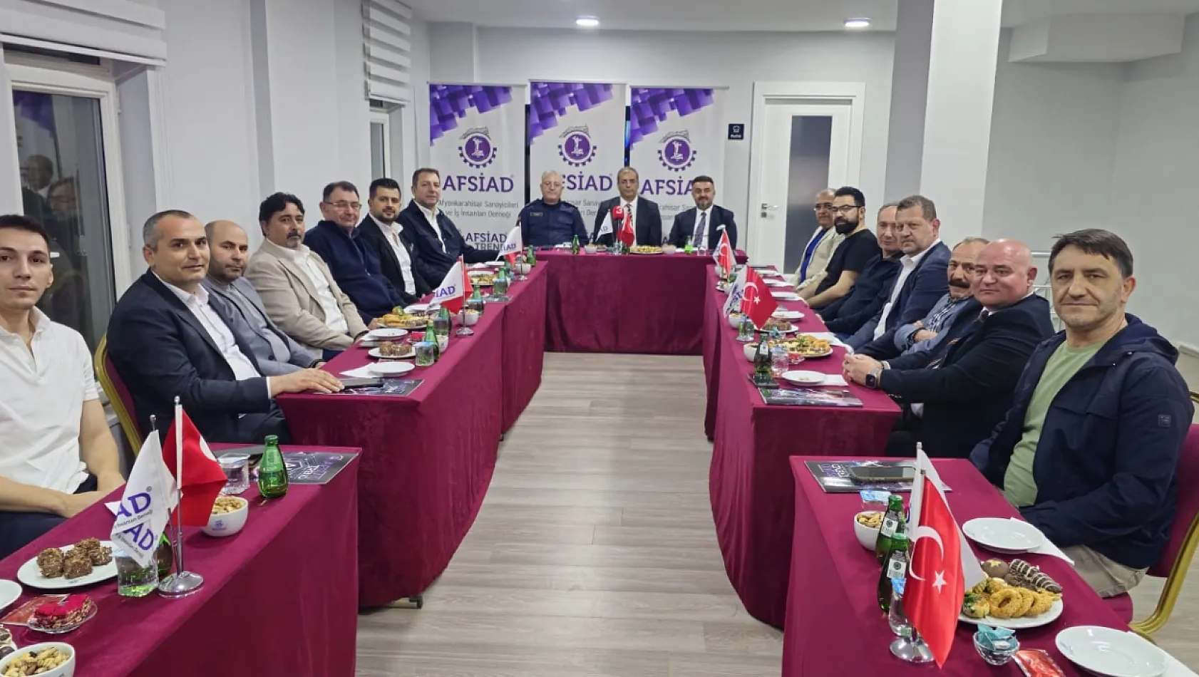 İş İnsanları Türk Savunma Sanayisi'ni İstişare Etti