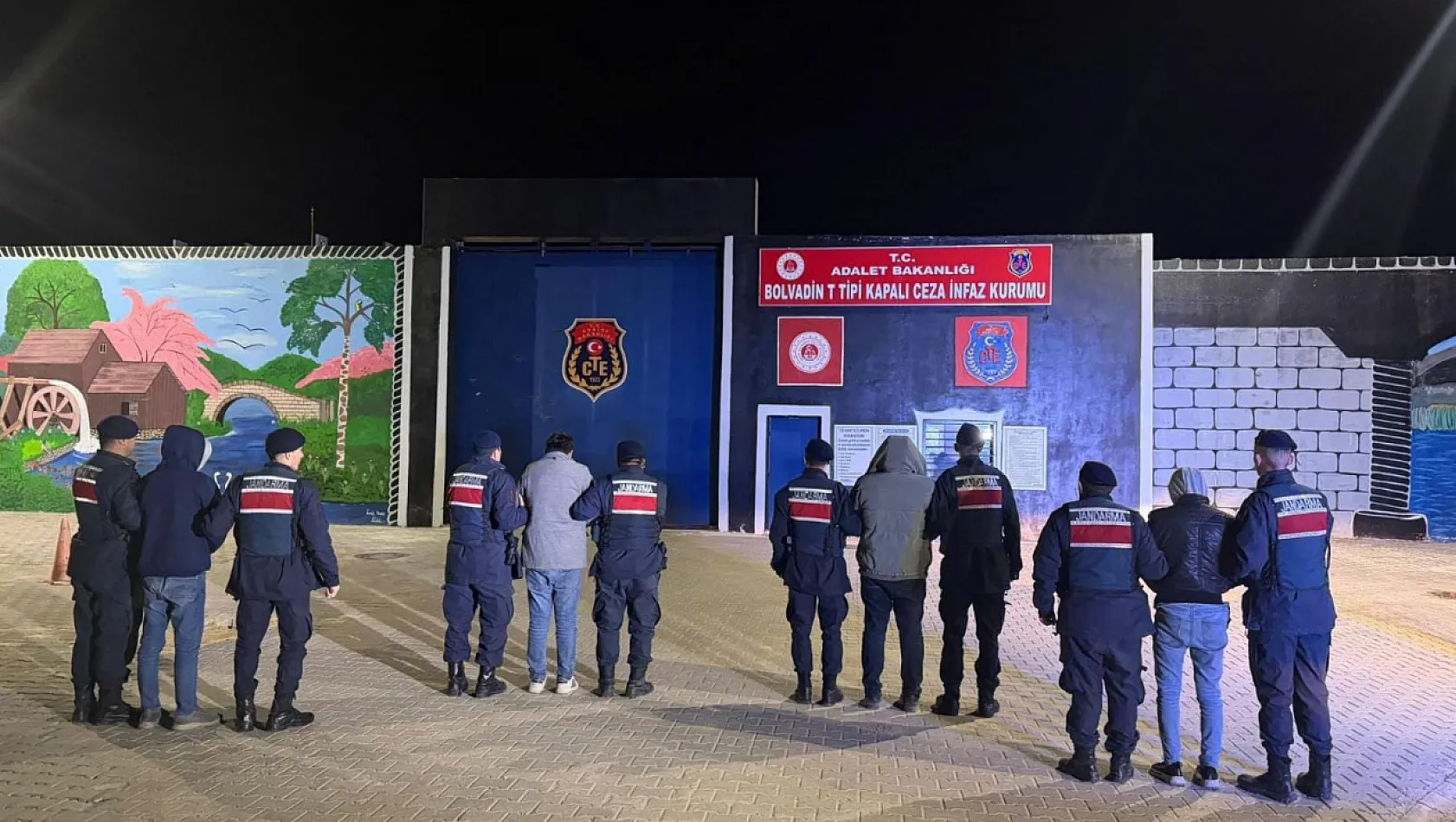 Jandarma, zehir satıcılarına nefes aldırmıyor