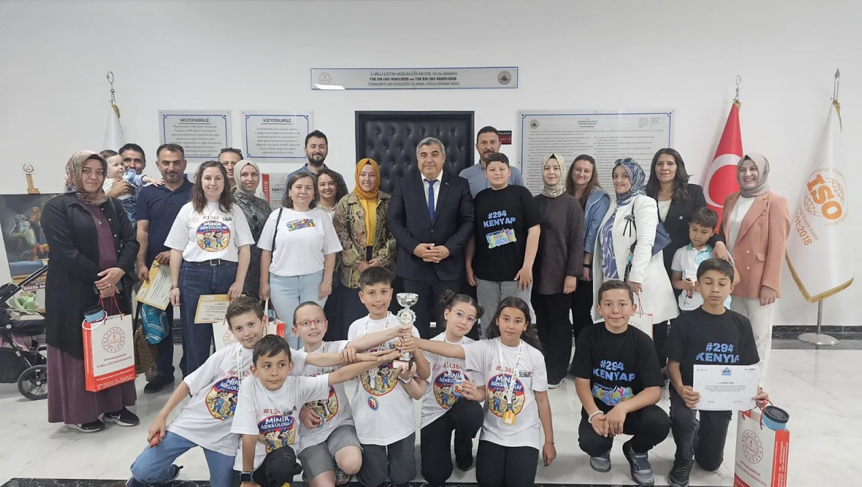 Müdür Sünnetci, Başarılı Öğrencilere Belge Verdi