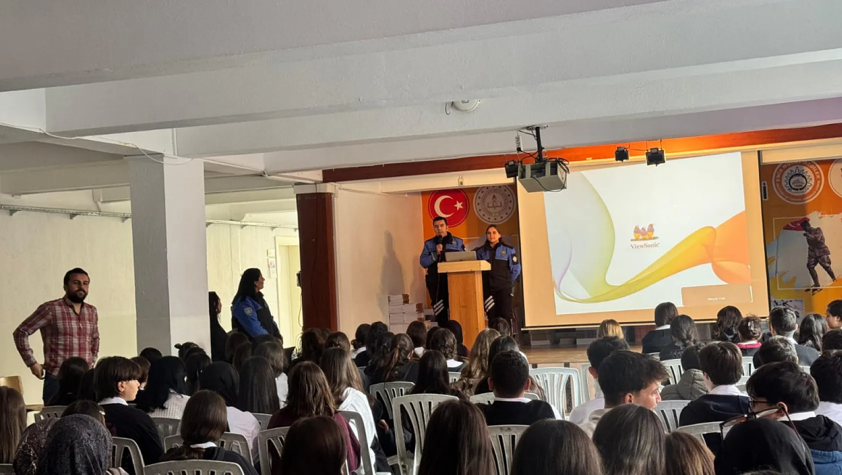 Polis Ekipleri Tek Tek Anlattı Afyon'da Lise Öğrencilerine Önemli Uyarılar!
