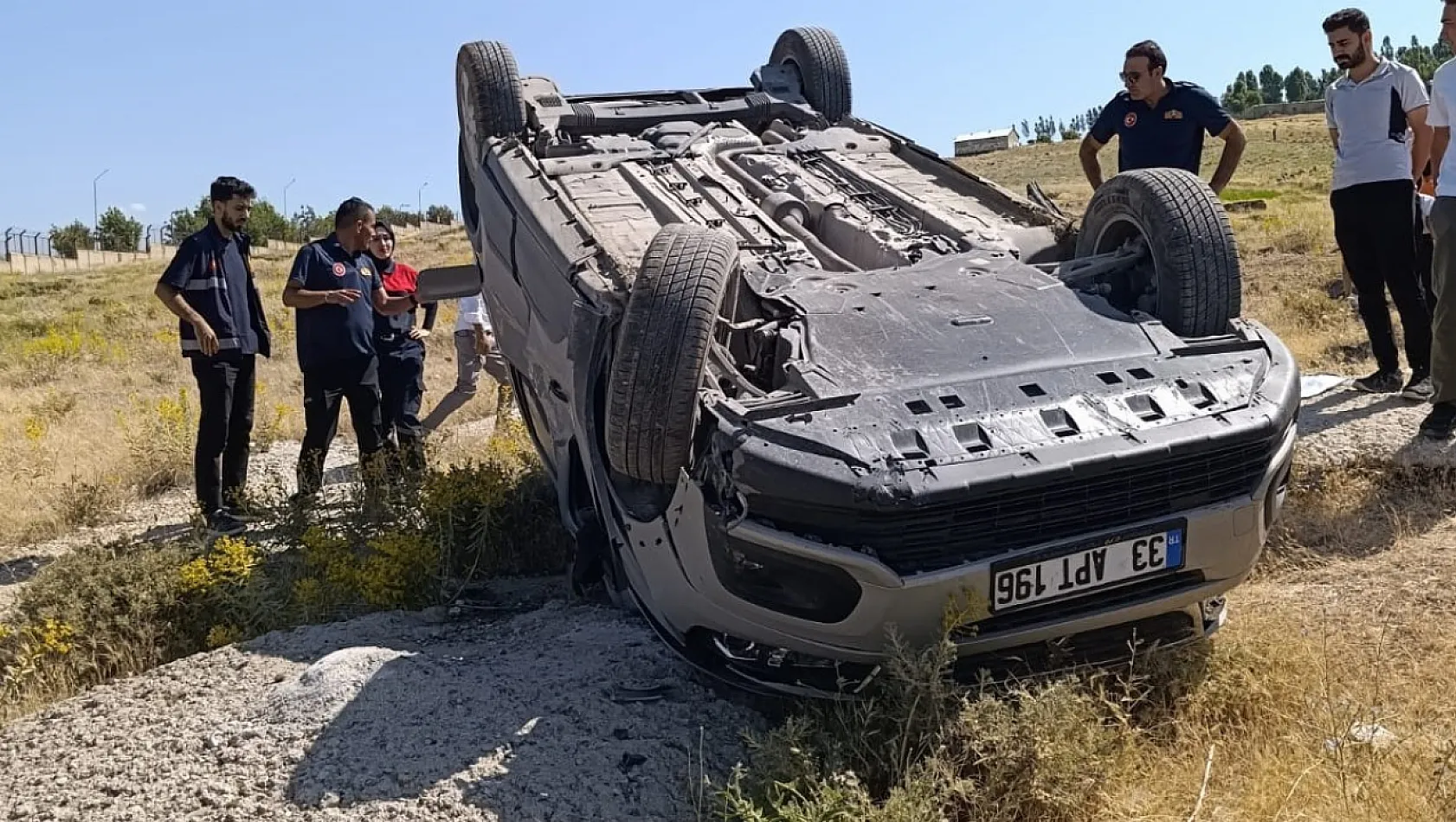 Takla Atan Kamyonette 4 Kişi Yaralandı