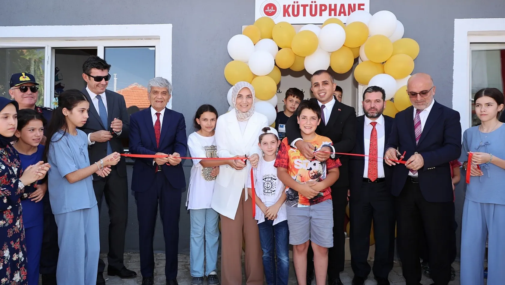 Vali Yiğitbaşı, Kızılören'de Kütüphane Açtı