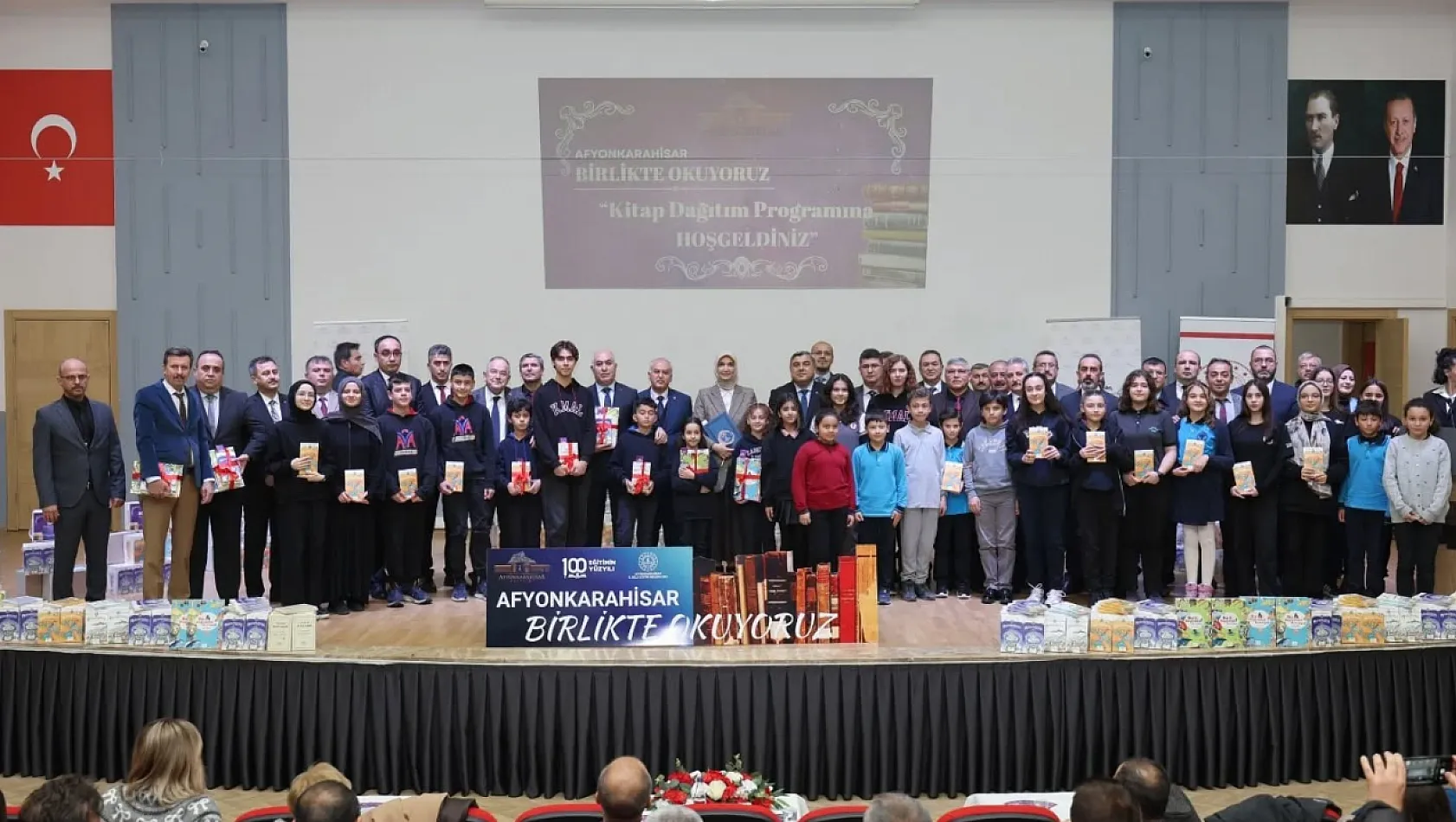 Vali Yiğitbaşı Liderliğinde 10 Bini Aşkın Kitap Dağıtıldı