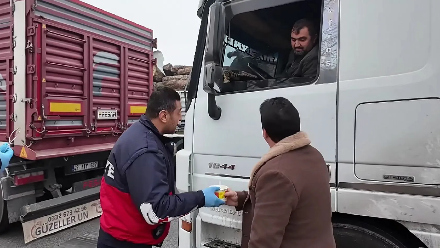 Yolda Kalanların İmdadına Yetiştiler