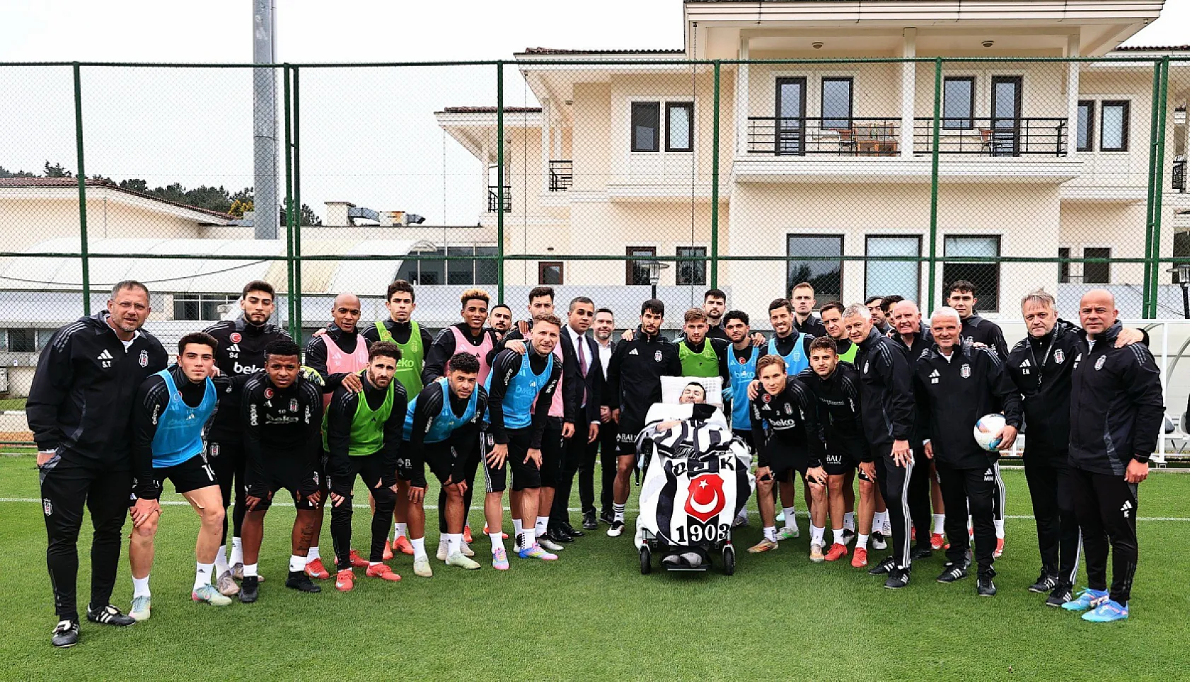 Bu Sözler Duvara Asılır… Afyonlu Zafer, Beşiktaşlı Oyunculara Ne Dedi?