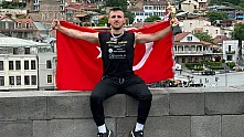 Acıya Direndi, Nakavtla Şampiyon Oldu