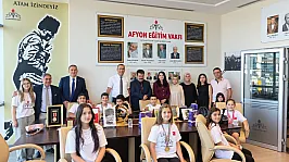 Afyon'u Gururlandıran Öğrenciler Afyon Eğitim Vakfı'nı Ziyaret Etti