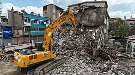 Bolvadin'de Kentsel Dönüşüm Çerçevesinde Yıkım Çalışması Başladı