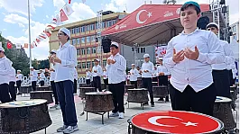 Hatimle Pişirilen Aşureler Vatandaşlara Dağıtıldı