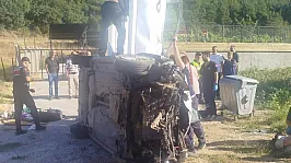 Karşı Şeride Geçen Otomobil Devrildi: Aile Kabusu Yaşadı