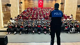 Öğrencilere Polislerden Bilgilendirme Eğitimi