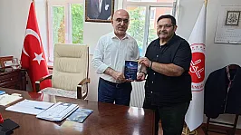 Yazar Özkul, Müftü İmamoğlu'na Kitabını Takdim Etti