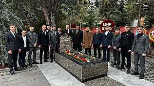 Afyonlu Ülkücüler Başbuğ'unu Kabrinde Ziyaret Etti